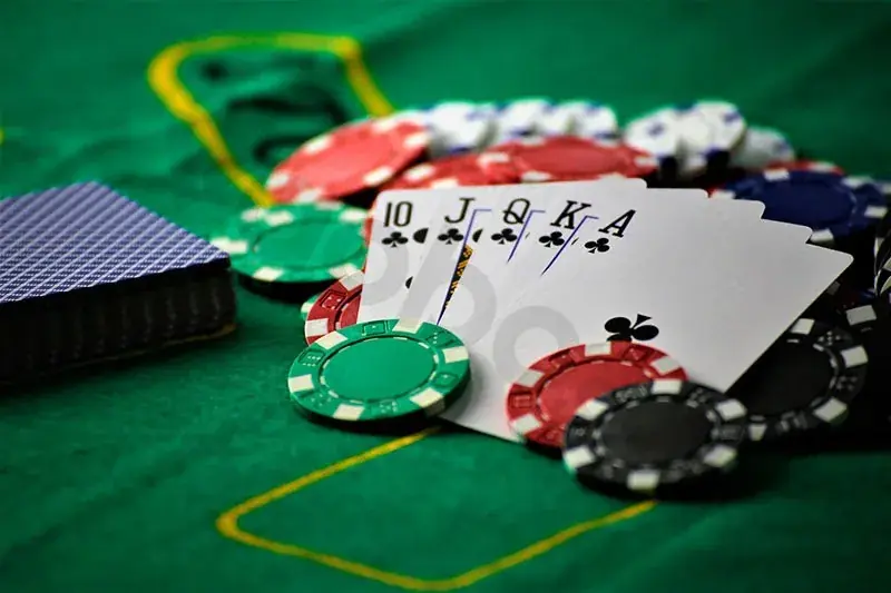Spela poker hos Campobet casino